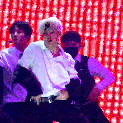 BTS: LOVE YOURSELF: ANSWER, MIC DROP (STEVE AOKI REMIX) (2018)MAMA In HK - Mic Drop Suga Focus (12.01.2017)