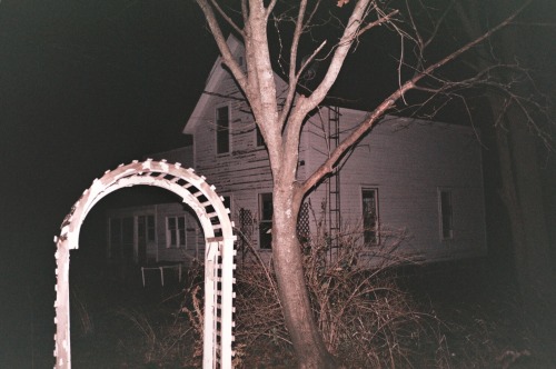 zach-mclaughlin:Abandoned House / 2013 / Kodak K12 / 35mm