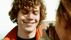 evanthomaspeters:  Evan Peters as Charles in Safelight 