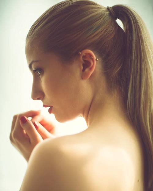 Behind the beautiful Siren… #model #blonde #naturallight #summer #selfcontrolmag #rollmodelsm