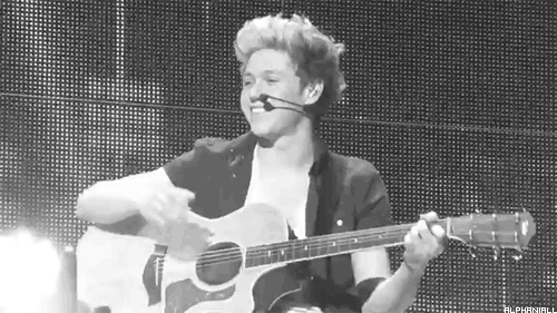 alphaniall:  Niall after his solo during Little Things »