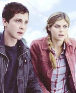  Alexandra Daddario and Logan Lerman » on