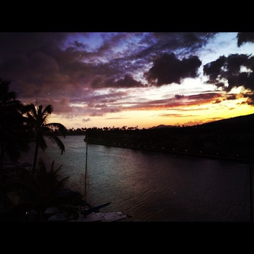 Killer view #hawaii #paradise #HIlife #soblessed #perspective #sunset #purps #nuglife ✨