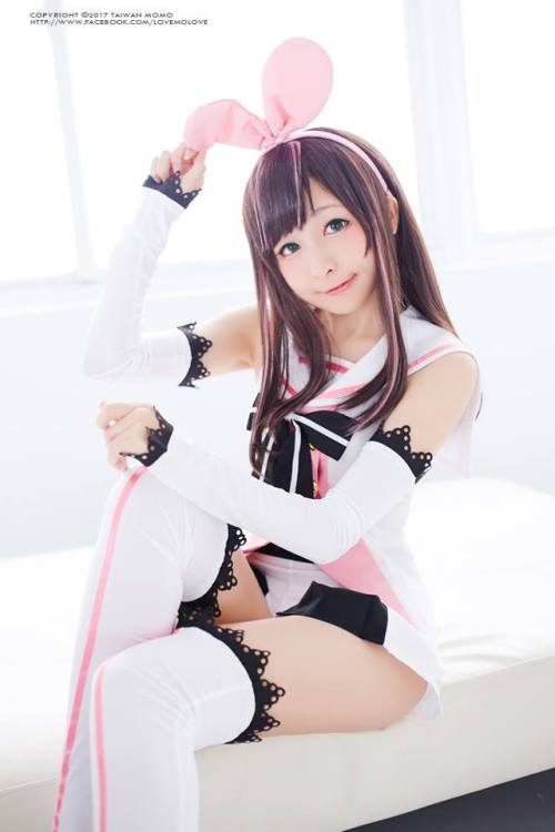 Kizuna Ai - Momo