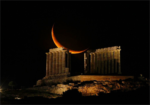 cedorsey:Waning Crescent Over Poseidon TemplePhoto Credit: (Elias Chasiotis)