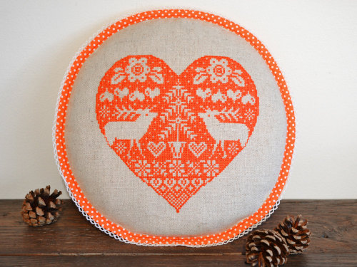 New in shop - Red Heart Reindeers Cross Stitched Decorative Pillow