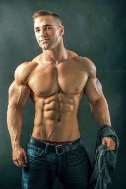 Rippedmuscularjock:  I Will Just Do The Job Interview Shirtless. Doesn’t Mater