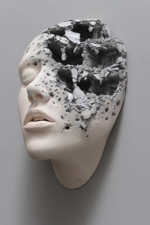 crossconnectmag:  Johnson Tsang - Recent works Born in Hong Kong in 1960, artist Johnson Tsang employs realist sculptural techniques accompanied by his surrealist imagination. Specializing in ceramics,  stainless steel sculpture & public artwork,