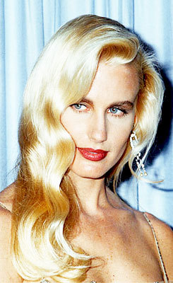 mabellonghetti:Daryl Hannah at the 60th Annual Academy Awards ceremony, 1988