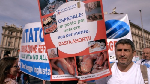 viceitaly:Perché abortire in Italia è sempre più difficile?Tra medici obiettori e movimenti provita,