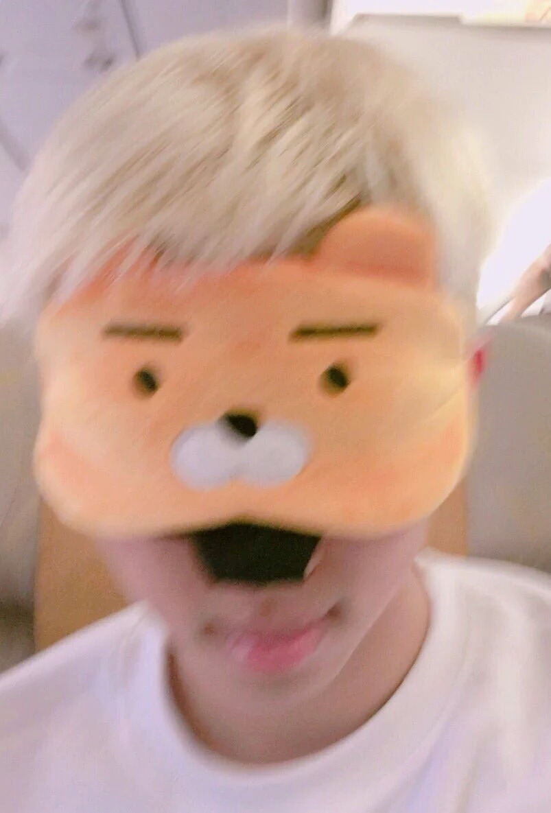 NAMJOON TWITTER UPDATE (2016/07/11)
다녀올게여
https://t.co/Cp4rePT0fU
(I’m/We’re) leaving~ *cute tone*
Kkk aigooyaa hes so freaking adorable 😍 😭