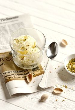 confectionerybliss:  Ice Cream, Fudge And CookiesSource: Sonja Ksu  O_O