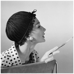 theniftyfifties:  Model wearing a hat by Guy Laroche for Vogue, 1958. Photo by Henry Clarke. 