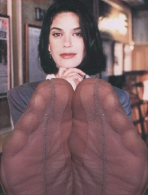 barestockings:  Teri  Hatcher 