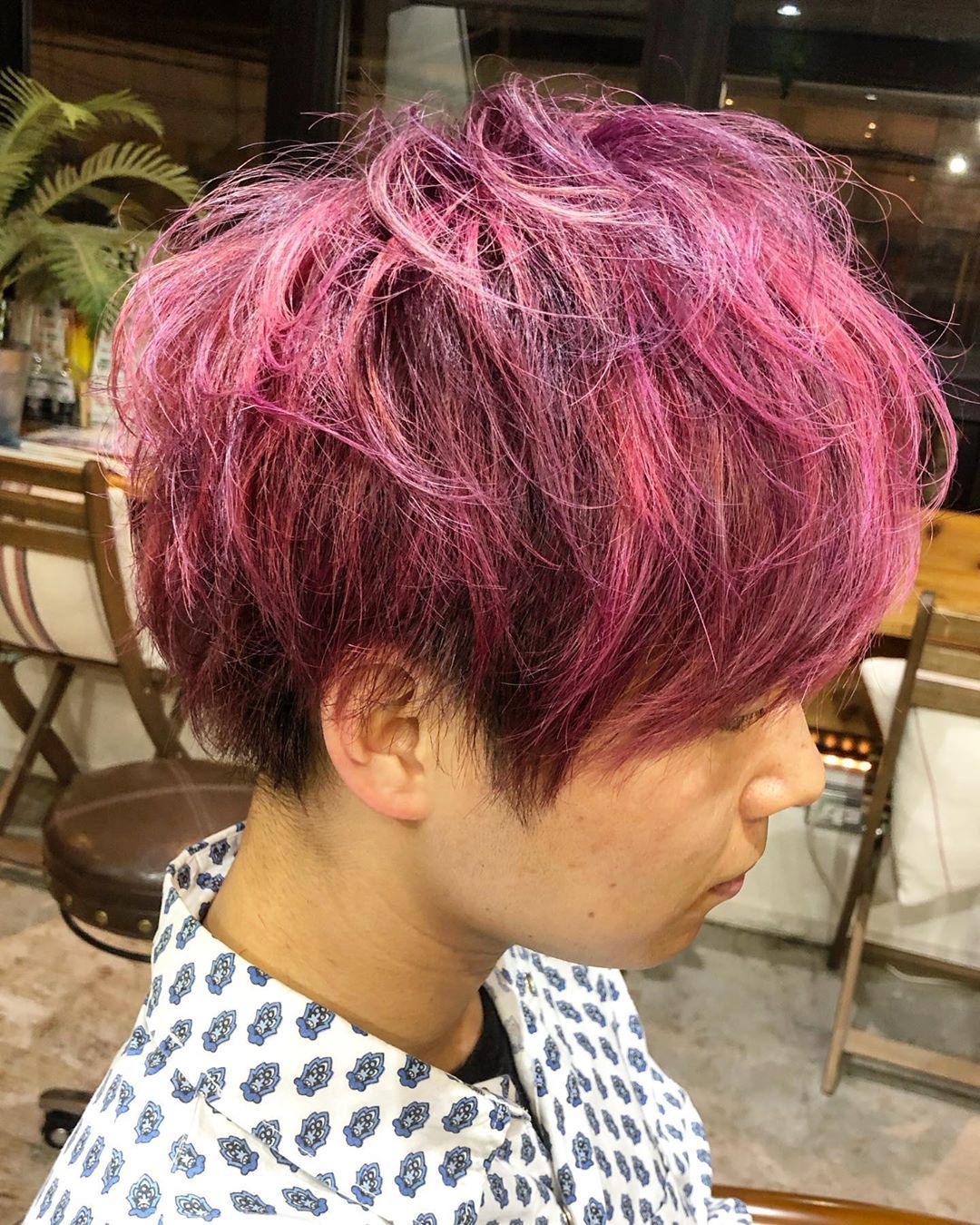 Hair Designer Ikedai 深いバイオレットのベースにピンクのメッシュをオン