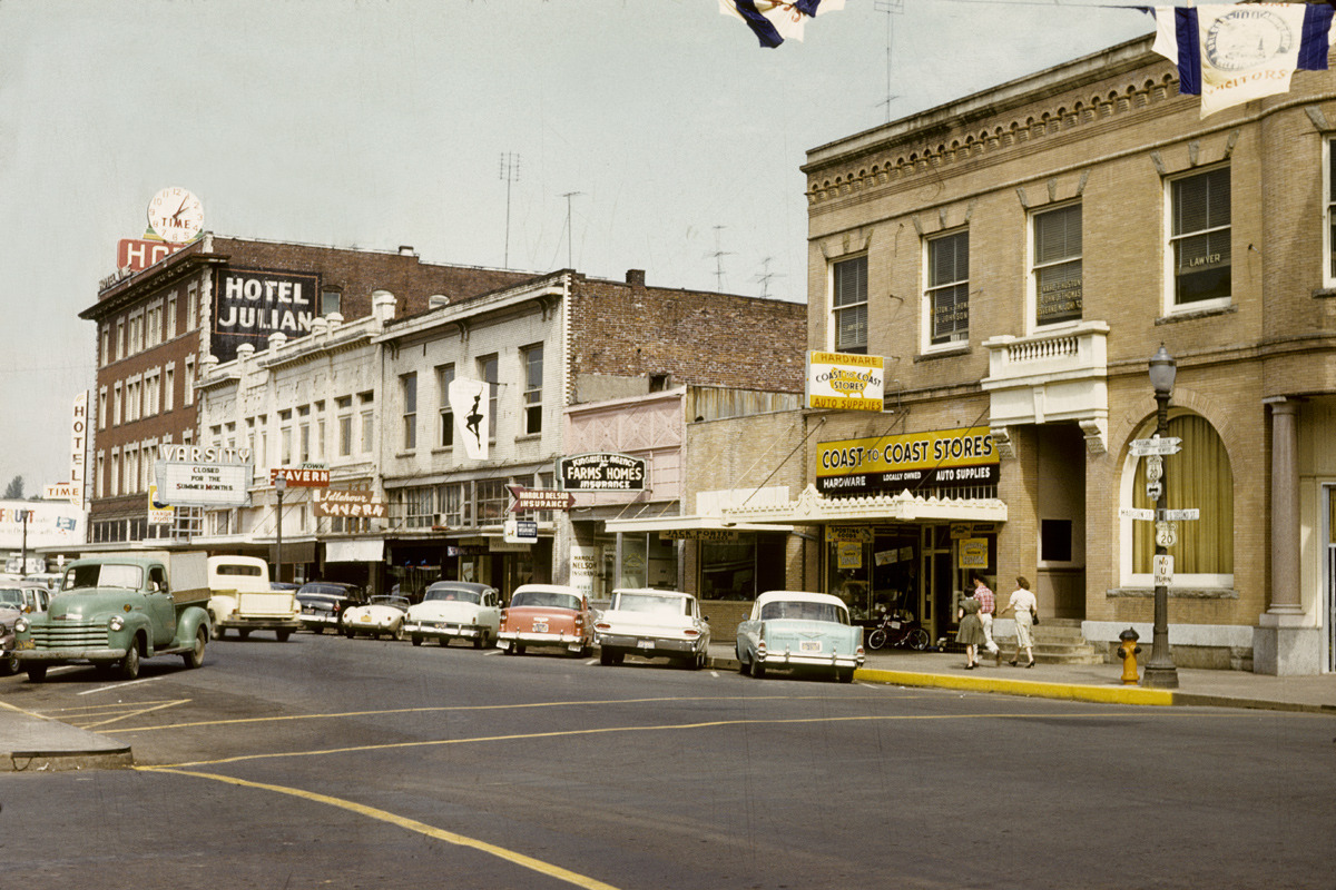thefonzz:  memoriastoica:  Hotel Julian and adjacent buildings, Corvallis, Oregon.