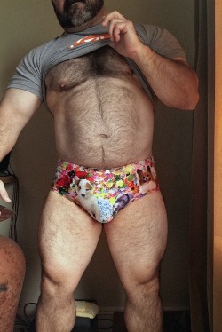 speedoweirdo:  hungjohn42:  hot hairy daddy  Are those real? 