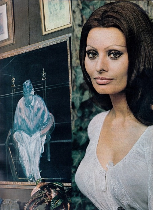 teacakes: gnarlijen: Sophia Loren at home 1970 with her killer fucking Francis Bacon collection [AIR