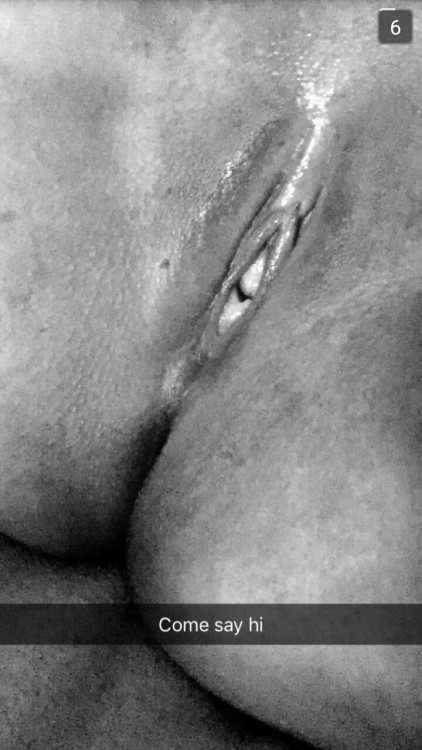 girlsgonesnapchat:  Peek-a-boo