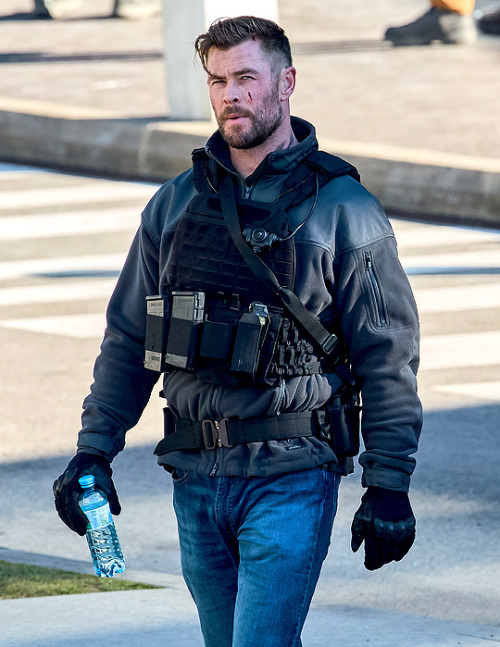 CHRIS HEMSWORTHbehind the scenes of EXTRACTION 2 (February 9, 2022)