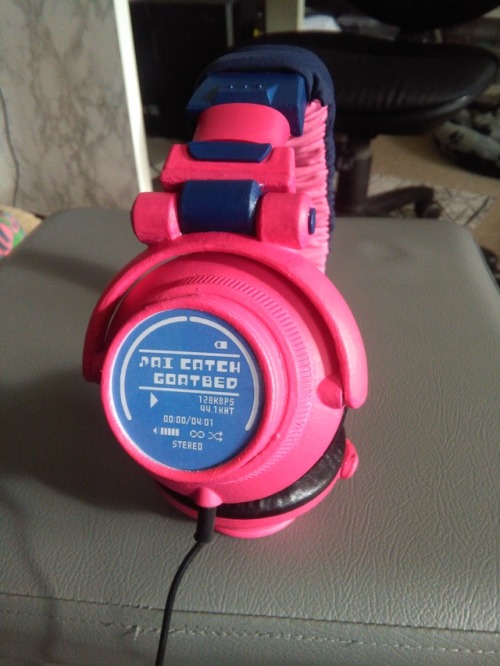 Since i didn’t like my old pair of aoba headphones i decided to make new ones!I really like how they