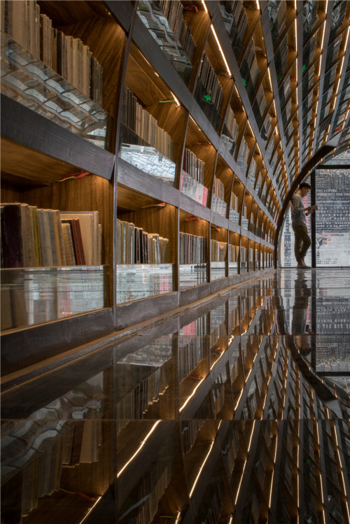 darkersolstice: archatlas: A Curved Library Reflected by the Floors Like Water Architecture firm XL-