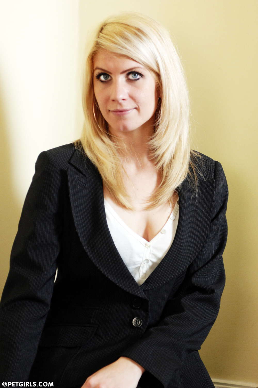 nuttenabrichter:  petdolls:  Lunch break’s over  You’ve a meeting at 2 Don’t