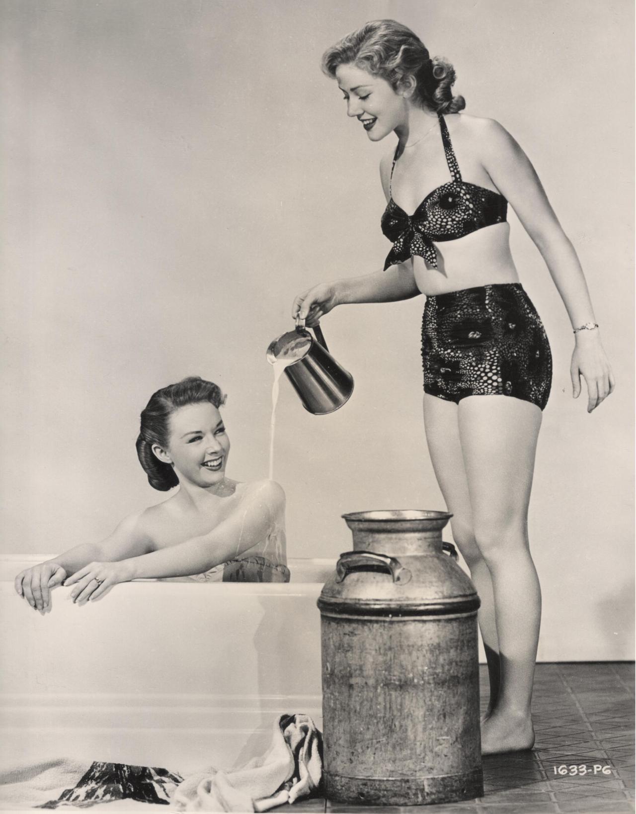 gameraboy:  Milk bath by pinup_girlz on Flickr. 