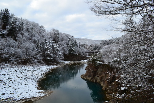 白川郷（岐阜県）Shirakawago (Gifu Prefecture)Deemed a UNESCO World Heritage Site in 1995, Shirakawago is a v