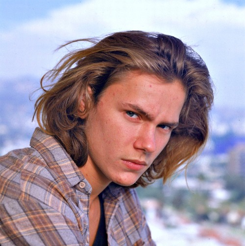 nadi-kon:  “I’d like to play every type of character, but only once. I like to experience things.” - River Phoenix 