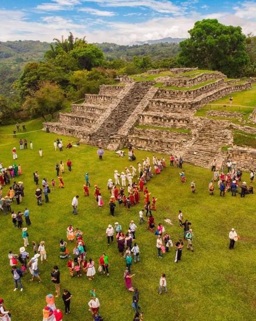 Así de impresionante luce la zona arqueológica de Yohualichan en el pueblo mágico de Cuetzalan, Pueb