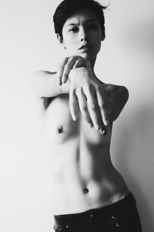 nervousfingers:  Courtney McCullough  Photo by Cameron Davis, NYC