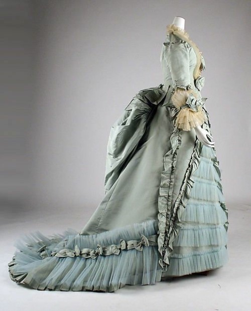 hoopskirtsociety: Dinner dress ca.1873