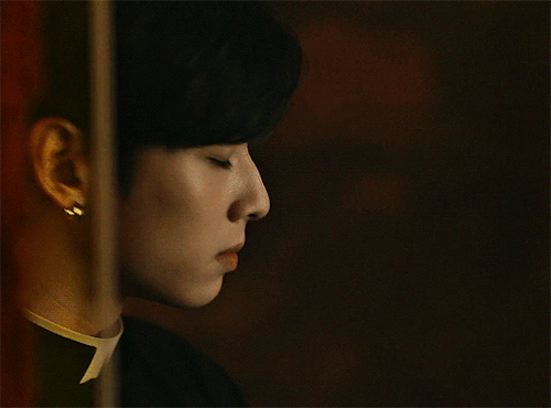 leedongwook:  Cha Eun Woo as “Kang Chan Hyuk / Priest John”Island 아일랜드 // Episode 1