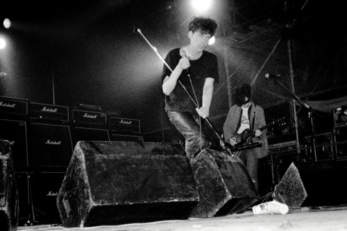 tim-sliwinski: The Jesus and Mary Chain @ Roskilde 1988 By Latvis