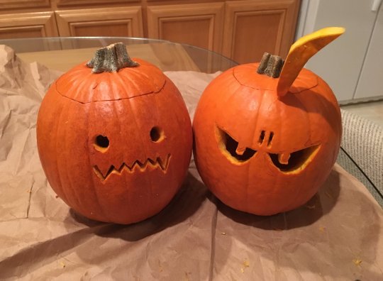 tremordragon: ramenuzumaki:  These are so cute! 🎃 (source)  @just-absolutely-super 