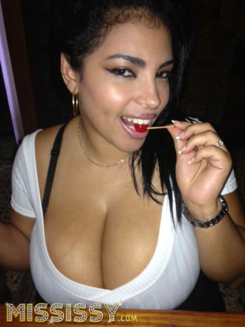 Porn Pics hugebreastonly:  Miss Issy Aka Dominican