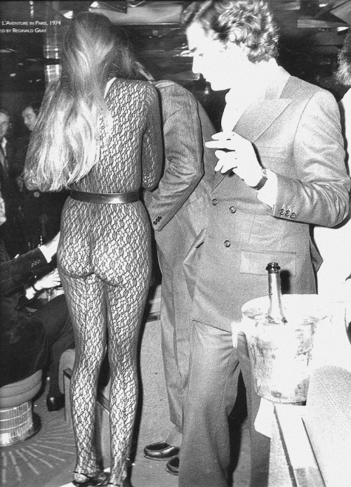deshistoiresdemode:  Jerry Hall, Studio 54, 1974. 