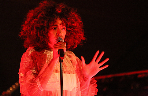 music-daily:Solange performs at the Christian Dior Cruise 2018 Runway Show at the Upper Las Virgenes