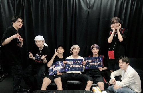 190713 BigHit’s Tweet[#오늘의방탄] Hello, Shizuoka!비와 함께한 오늘 콘서트! 재밌으셨나요? 건배~ 한잔하자!#시즈오카1회차공연 pic.twitter