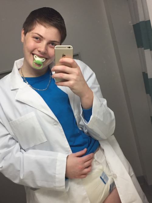 sissydiaperboy:  growing-up-is-icky:Am I a big boy yet, Mommy? I’m Dr. Diaper! THE CUUUUUUUTEST!