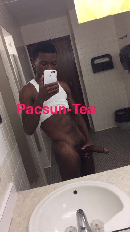 mr804: pacsun-tea: Lol peep where he took those pic at enjoy Dam he sexy