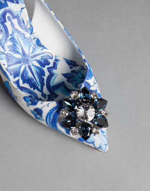 Dolce & Gabbana , blue majolica print slingback bellucci court shoes.Source : tinamotta.tumblr.c