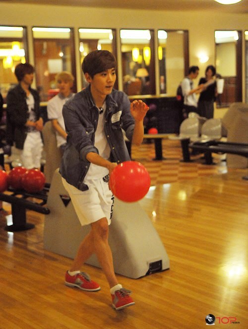 iseuli:  &ldquo;The ball is heavier than I am&rdquo; (Chunji) OTL…. I’m