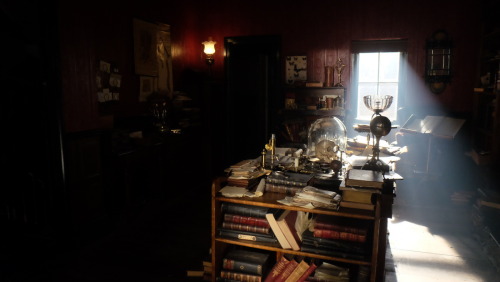 rox712:Some of Arwel’s 221b set pictures