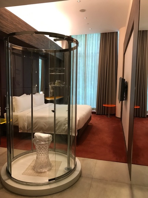 sgclublust:  Many had been asking me about this hotel.  Hotel: Klapstar Boutique Hotel Room Type: Executive Room Theme: Cylinder Room Total Damage: 跌 No Deposit Require