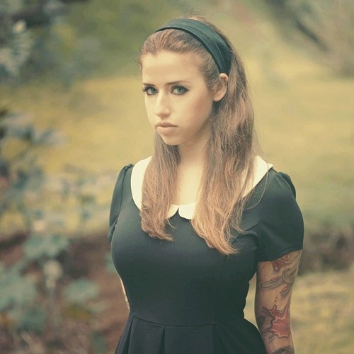deadbysharkattack:  I know, I know… this girl has a body to die for…but I need