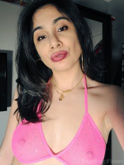platanoqueen:Lol remember when ya broke asses used to send me hate? I do and it was cute and funny. Look at you now bitches :)Allmylinks.com/sunflowerlucy 