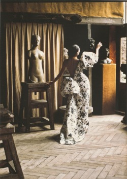 books0977: Ahn Duong with sculpture in Yves Saint Laurent haute couture, S/S 1986. Photo: David Seidner. While she was a ballet dancer in Paris, Duong was discovered by photographer David Seidner. He launched her career as a fashion model by featuring