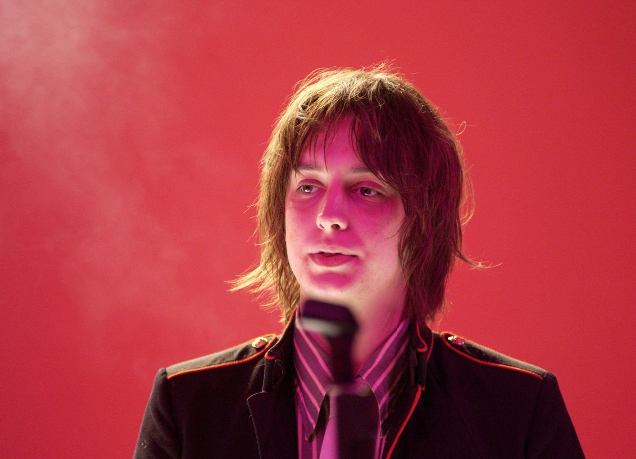 theroomisonfiree:  The Strokes at Mtv 2 bill concert - 2002 